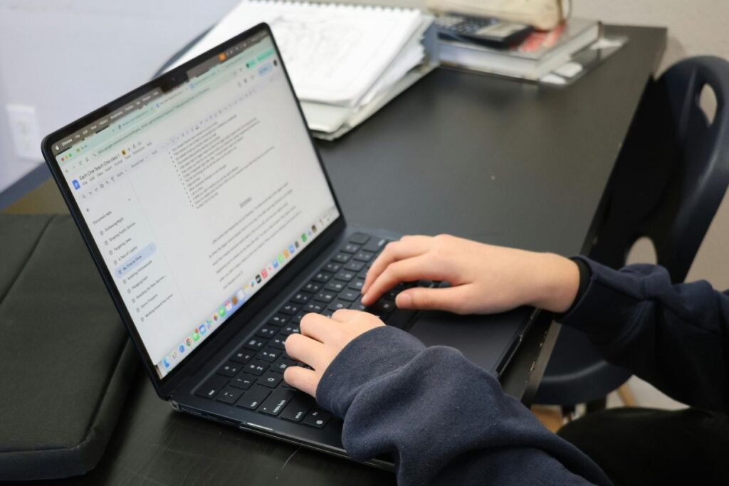 AI-deteksjon på norsk bokmål og nynorsk – Hva fungerer